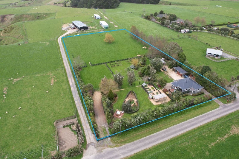 51 Laward Road, Shannon, Palmerston North - Carousel 1