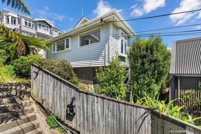 7A Boston Terrace, Aro Valley, Wellington - Carousel 1