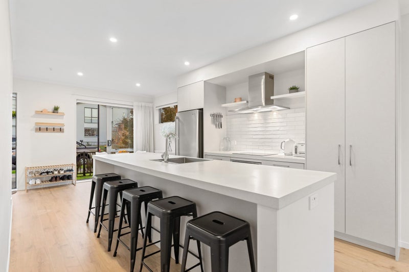 31 Ambar Ridge Avenue, Massey, Auckland - Carousel 1