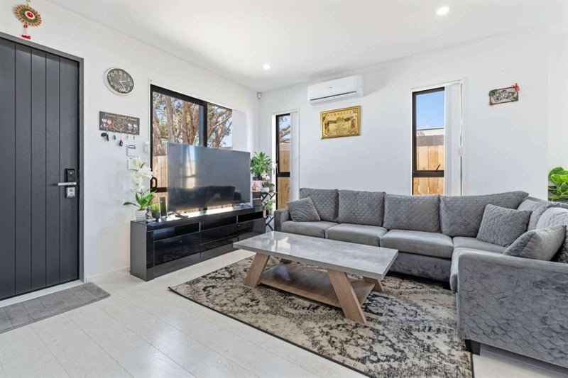 4D Carolyn Street, Manukau, Auckland - Carousel 2