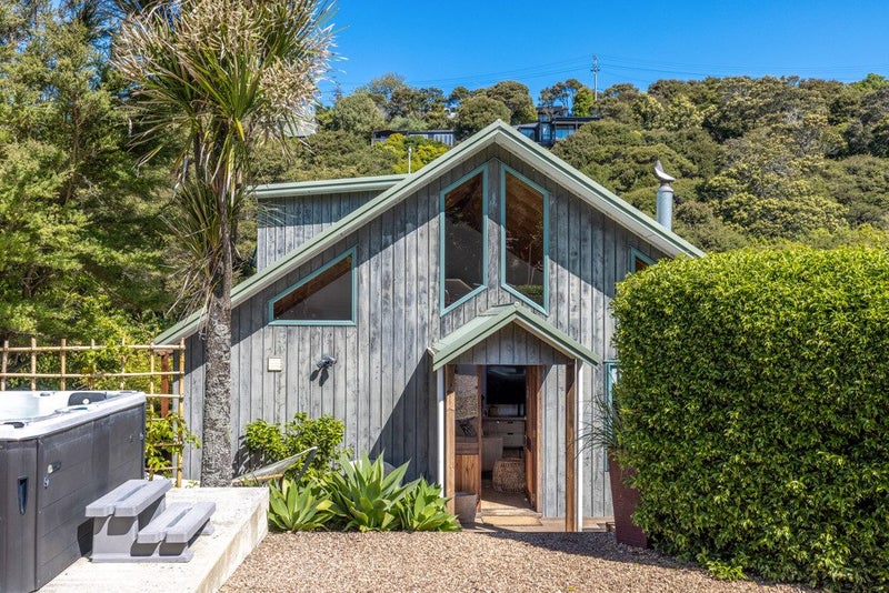 22 Frank Street, Oneroa, Waiheke Island - Carousel 2