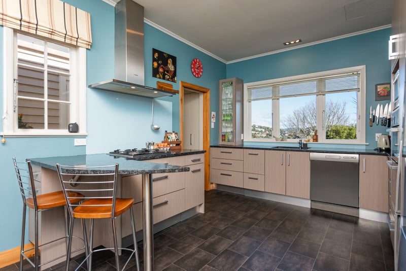 4 Omar Street, Khandallah, Wellington - Carousel 2