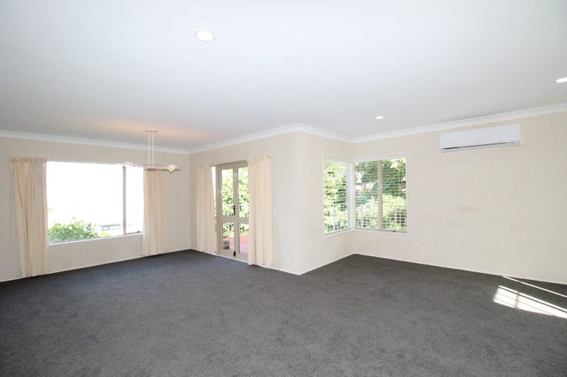 2/49 Ribbonwood Crescent, Goodwood Heights, Auckland - Carousel 2