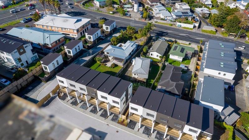 1 Kanapa Road, Northcross, Auckland - Carousel 1