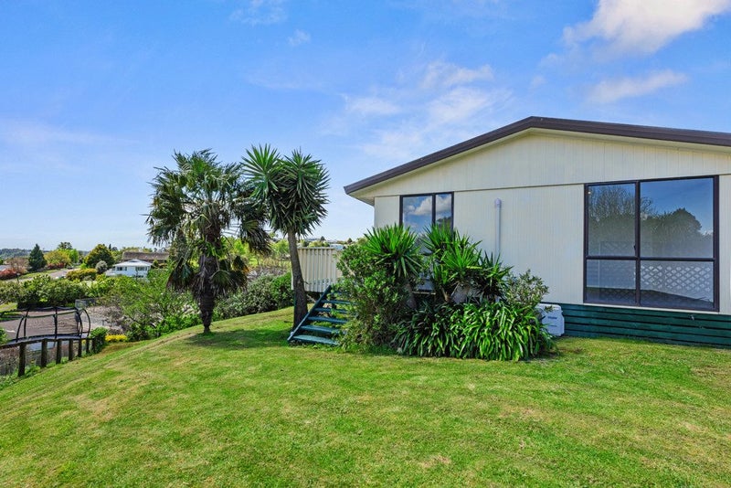 7 Holmburn Street, Welcome Bay, Tauranga - Carousel 1
