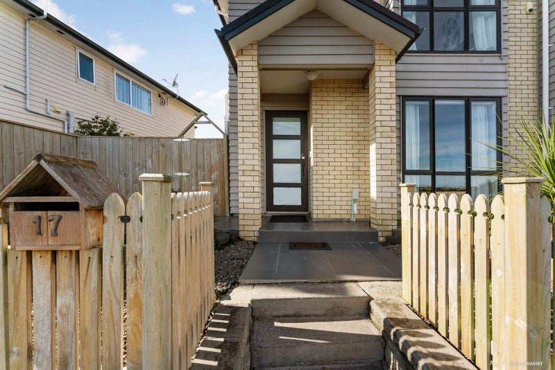 17 Haddington Drive, Flat Bush, Auckland - Carousel 2