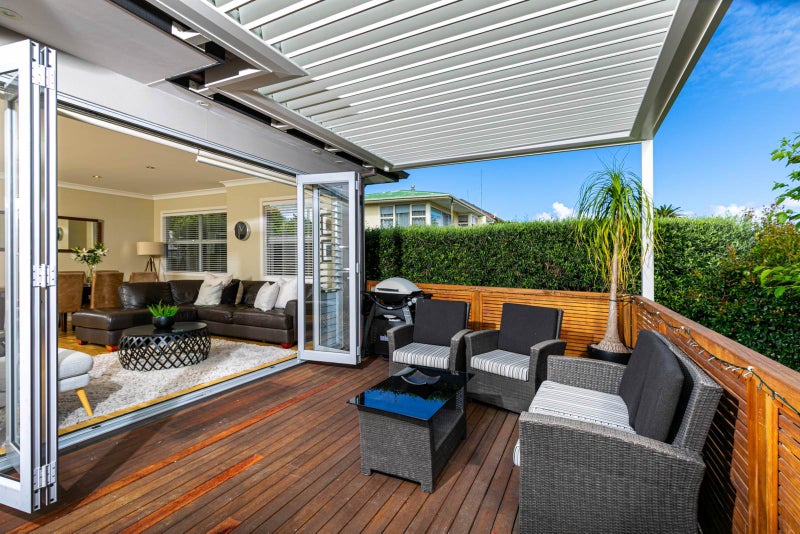 4 Hyde Road, Rothesay Bay, Auckland - Carousel 1