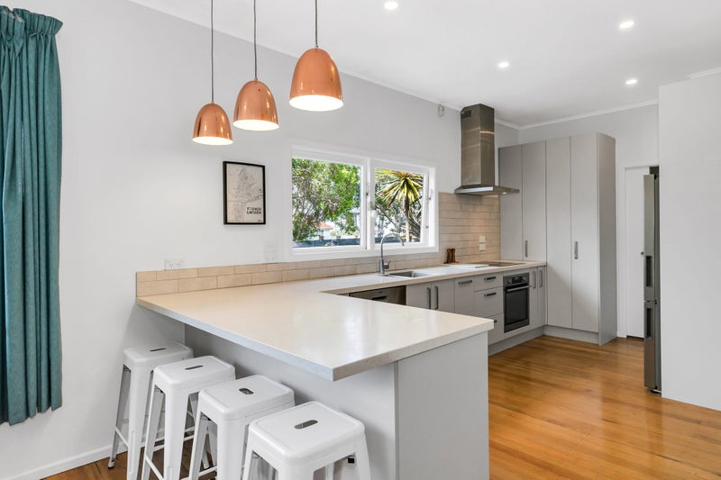 38 Te Ra Road, Point Chevalier, Auckland - Carousel 1