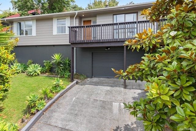 13 Stephen Lysnar Place, Hillsborough, Auckland - Carousel 1