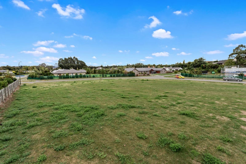 2 Crawford Close, Amberley, Amberley - Carousel 1