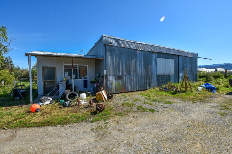 320 High Street South, Carterton - Carousel 2