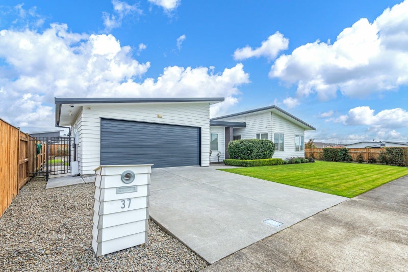 37 Rodeo Drive, Kelvin Grove, Palmerston North - Carousel 21