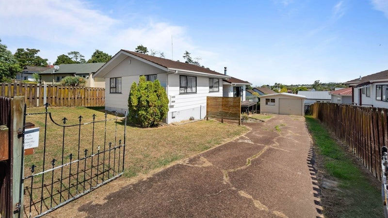 143 Aviemore Drive, Highland Park, Auckland - Carousel 1