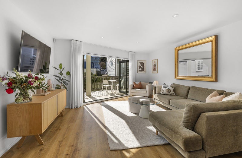 2/38A ROXBURGH ST, Mount VICTORIA, WELLINGTON - Carousel 1