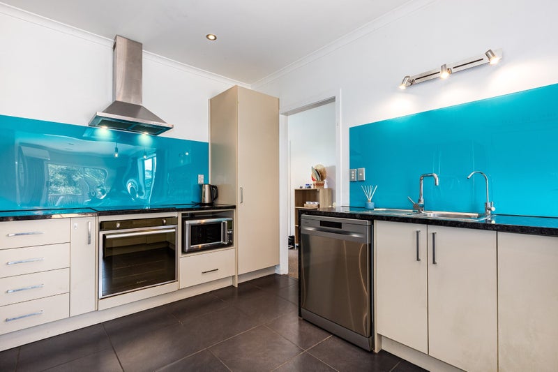 25 Kapiti Crescent, Titahi Bay, Porirua - Carousel 2