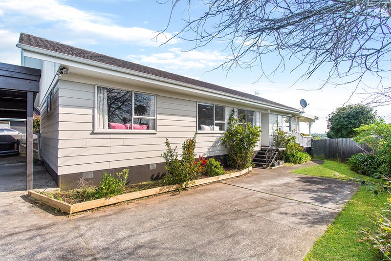 12 Pureora Place, Clendon Park, Auckland - Carousel 1