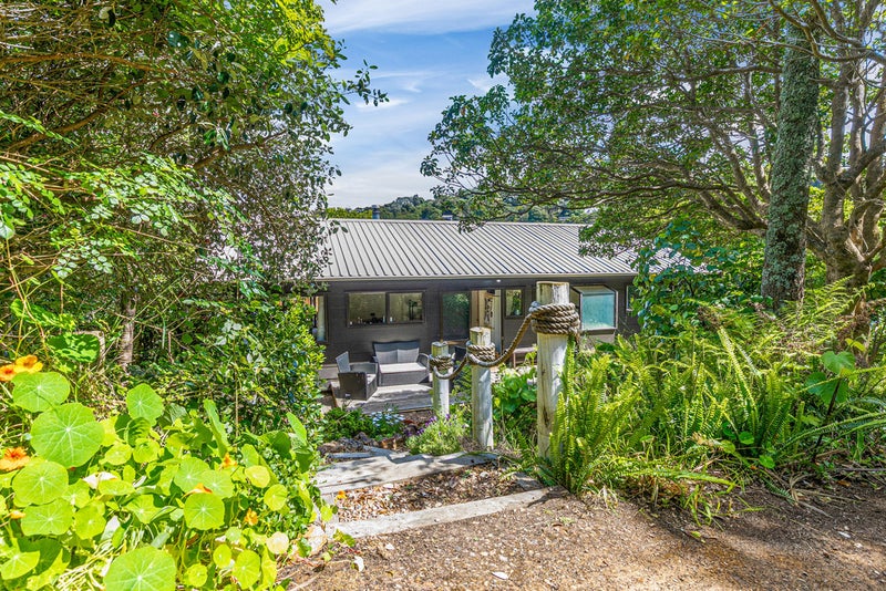 39 Fairview Crescent, Omiha, Waiheke Island - Carousel 2