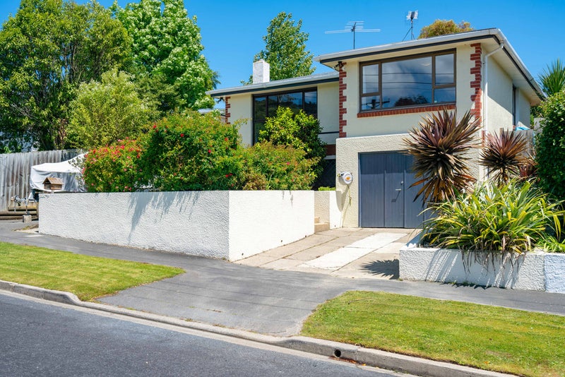 31 Elwyn Crescent, Green Island, Dunedin - Carousel 1