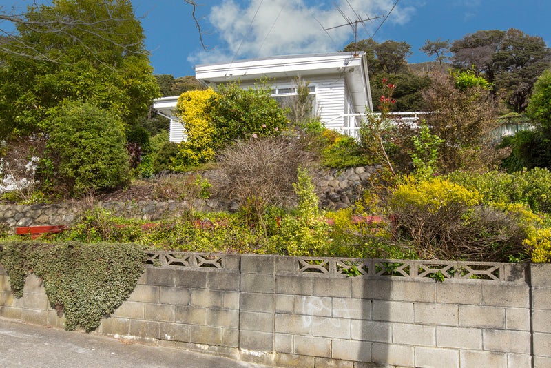 246 Waddington Drive, Naenae, Lower Hutt - Carousel 1