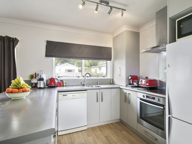 11 Antrim Crescent, Wainuiomata, Lower Hutt - Carousel 2
