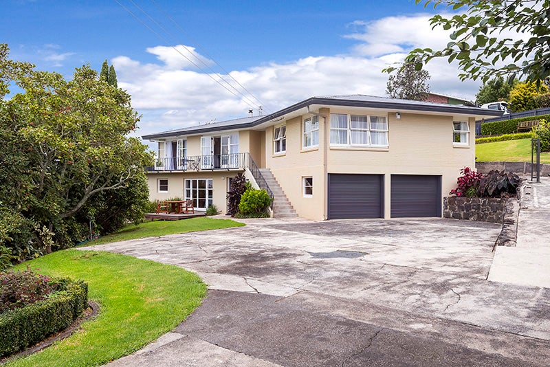 5 Beach Road, Mellons Bay, Auckland - Carousel 1