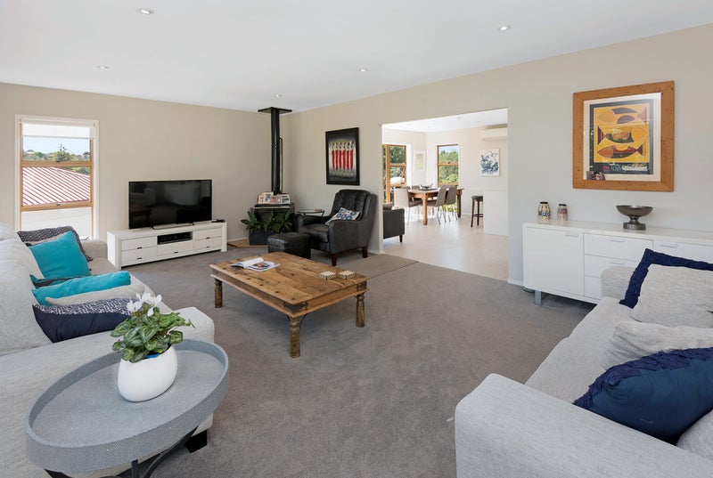 15 Davita Place, Farm Cove, Auckland - Carousel 2