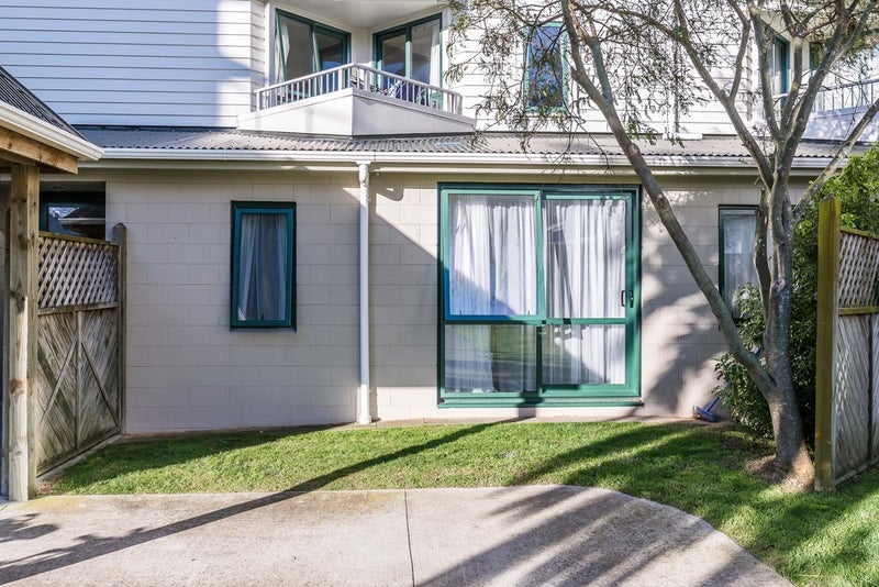 A5/13 Palm Grove, Berhampore, Wellington - Carousel 2