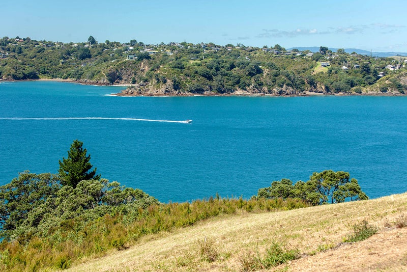 52B Korora Road, Oneroa, Waiheke Island - Carousel 2