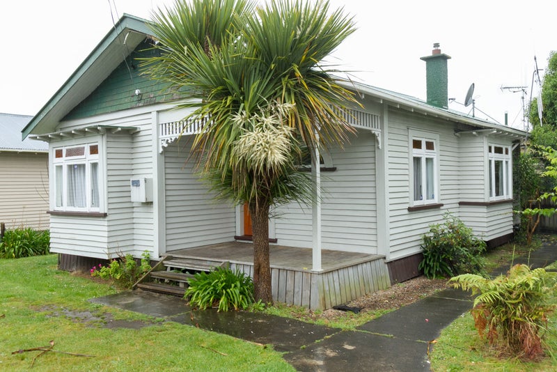 1040 Heaphy Terrace, Fairfield, Hamilton - Carousel 1