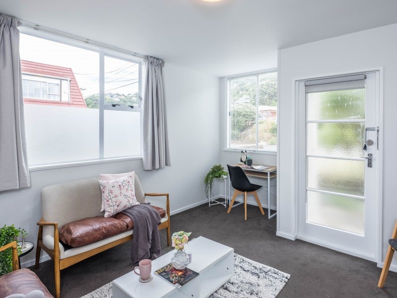 1/127 Queens Drive, Lyall Bay, Wellington - Carousel 2