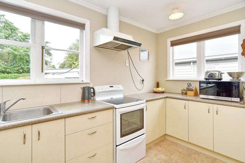 18 Pitcairn Crescent, Bryndwr, Christchurch - Carousel 2