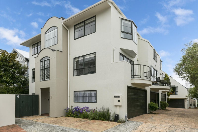 16E Hobson Street, Thorndon, Wellington - Carousel 1