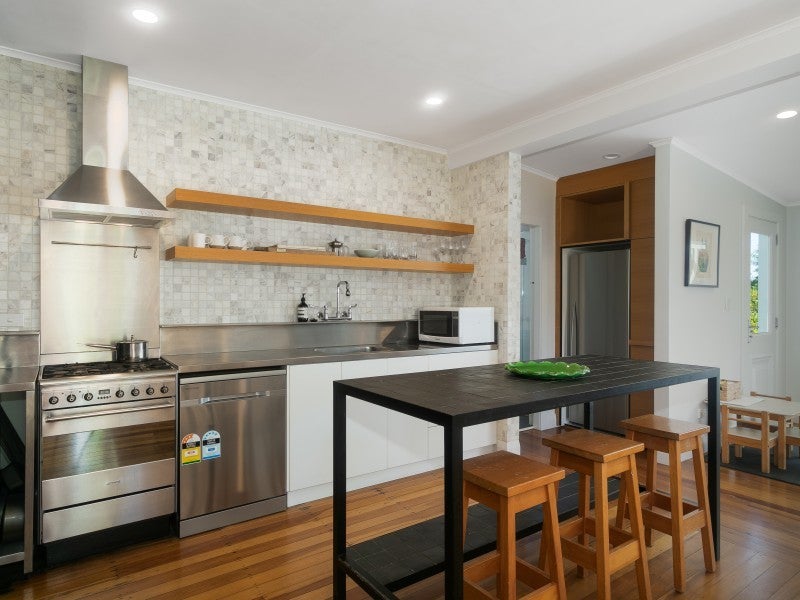 10 Pasadena Avenue, Point Chevalier, Auckland - Carousel 2