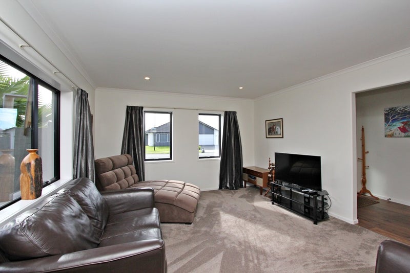 12 Aoraki Road, Poraiti, Napier - Carousel 2