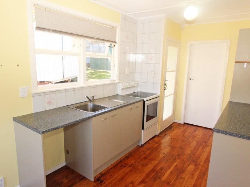 132 Warspite Avenue, Waitangirua, Porirua - Carousel 2