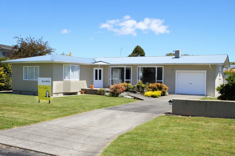 7 Eaton Crescent, Otamatea, Whanganui - Carousel 1