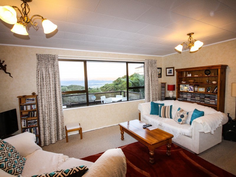 6 Fernhaven Grove, Newlands, Wellington - Carousel 2