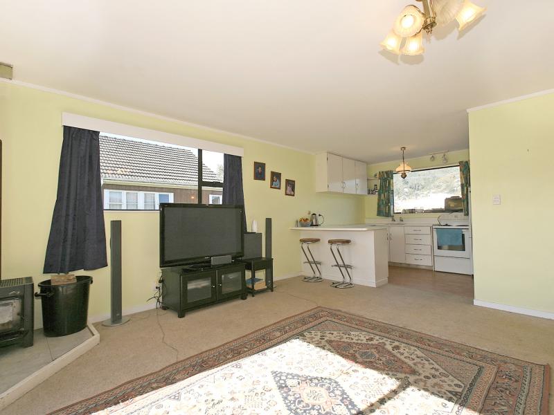 27 Gibson Crescent, Naenae, Lower Hutt - Carousel 1