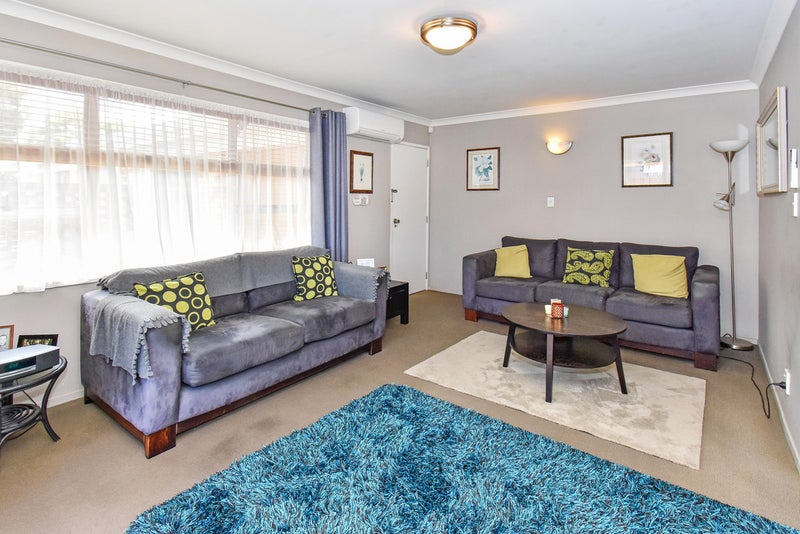 8B Glengowan Place, Conifer Grove, Takanini - Carousel 2