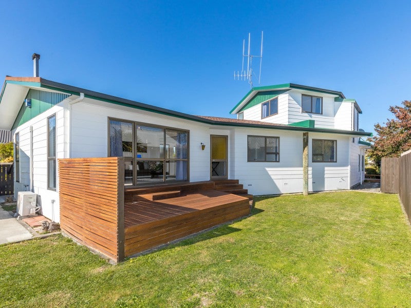 33 Gilbass Avenue, Hamilton Lake, Hamilton - Carousel 1