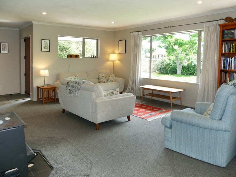 6 Angus Place, Wakefield - Carousel 2