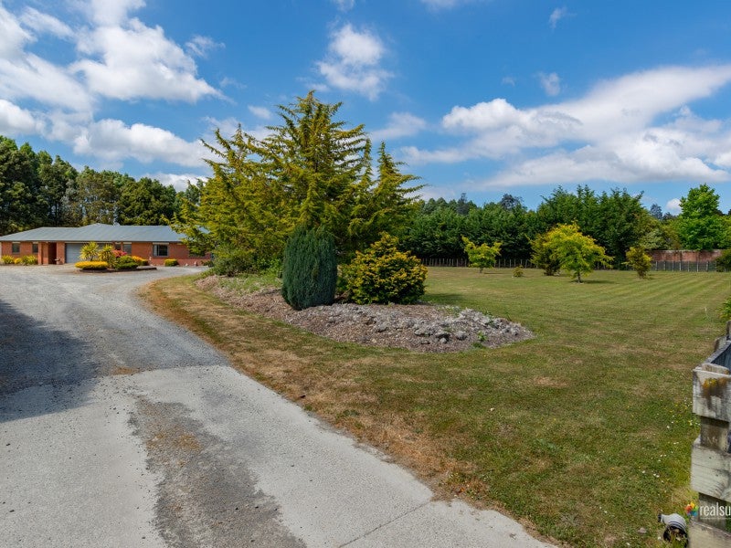 81A Emerald Hill Drive, Birchville, Upper Hutt - Carousel 1