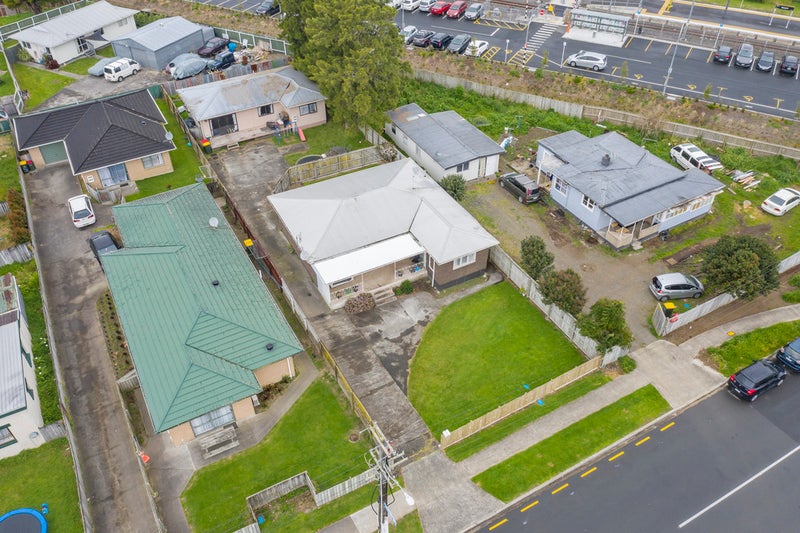 2/3 Station Road, Takanini, Auckland - Carousel 21