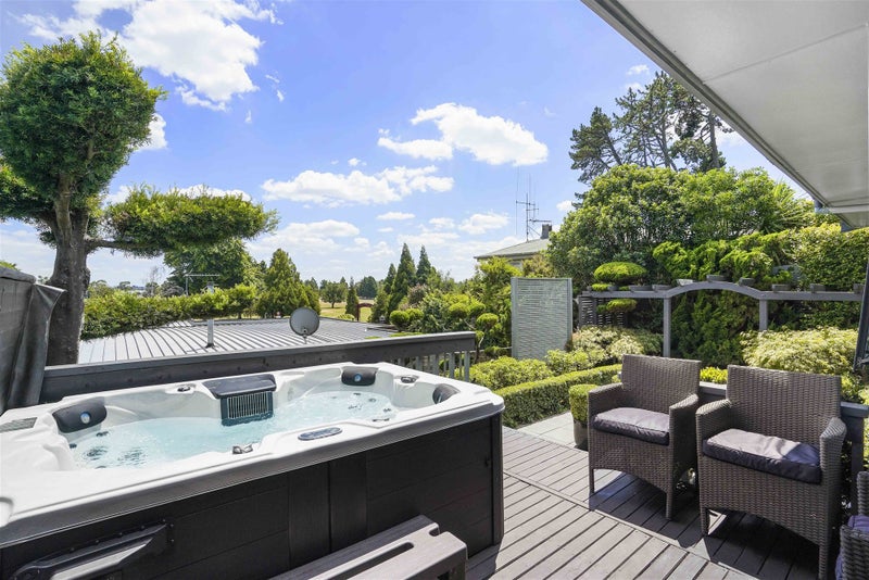 155 Lake Crescent, Hamilton Lake, Hamilton - Carousel 1