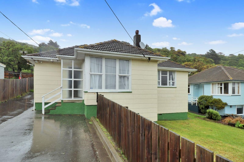 39 Tukanae Street, Strathmore Park, Wellington - Carousel 1