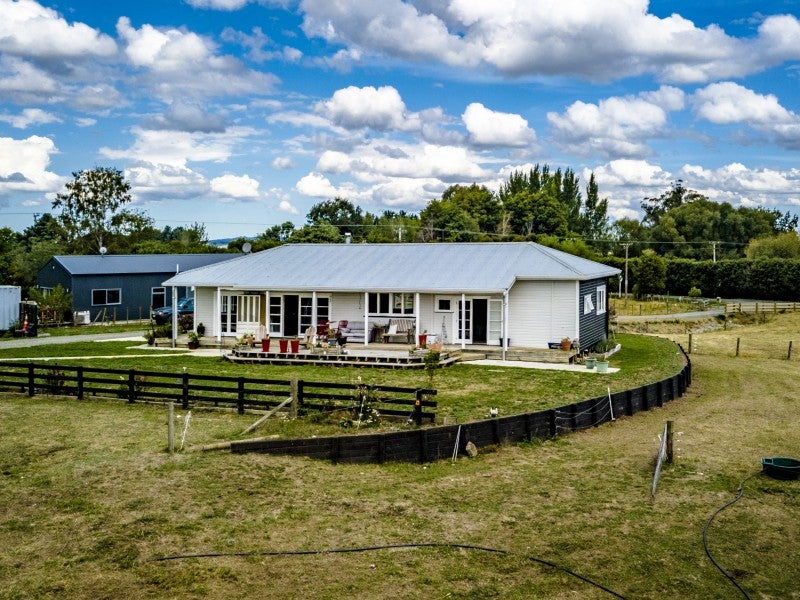 8 Phillips Street, Waipawa - Carousel 1