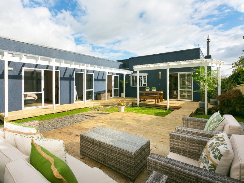 117 Govett Avenue, Frankleigh Park, New Plymouth - Carousel 1