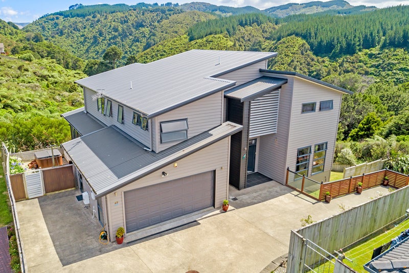 11 Percy Kinsman Crescent, Riverstone Terraces, Upper Hutt - Carousel 1