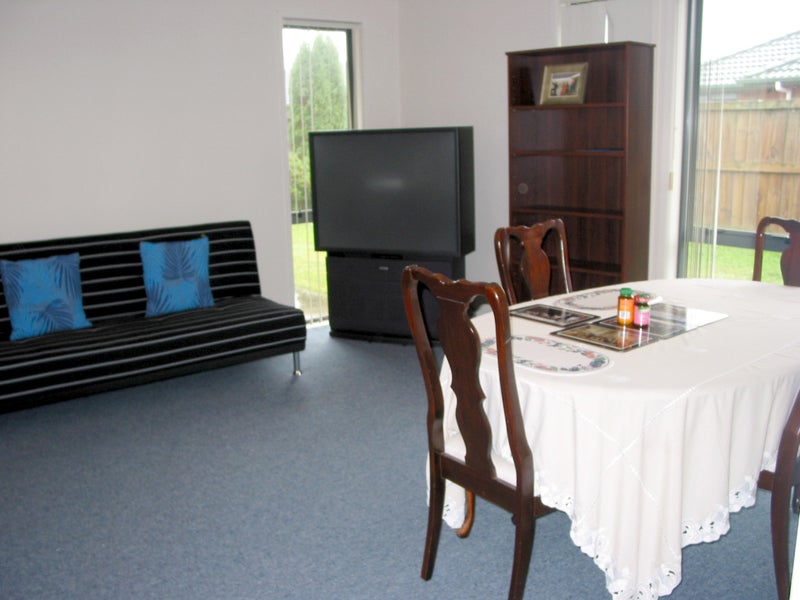 5 Nobleman Place, Hamilton East, Hamilton - Carousel 2