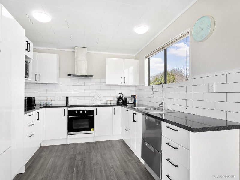 15A Chapman Crescent, Naenae, Lower Hutt - Carousel 1